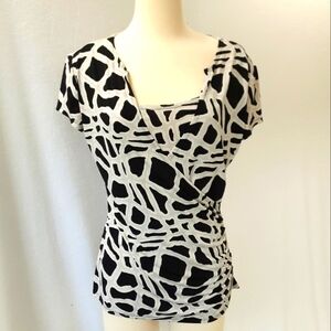Worthington stretch geometric print short sleeve top NWOT women's M